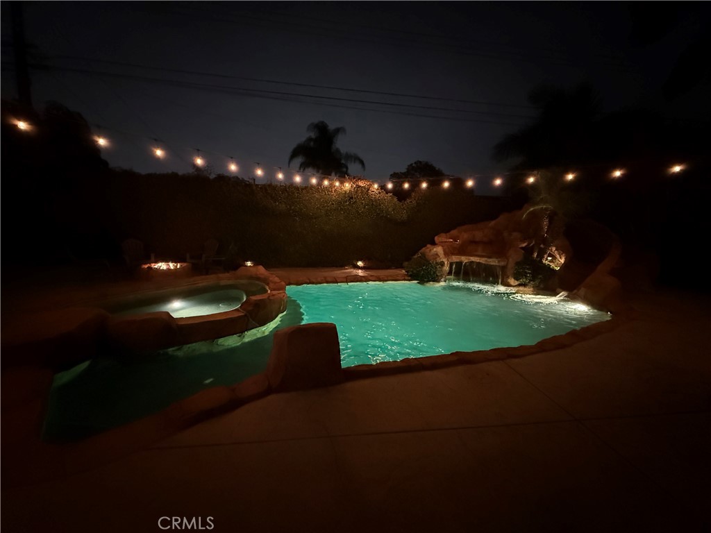 https://media.crmls.org/medias/c870f76d-a6c5-433e-b560-3790c2d4e4d5.jpg?preset=X-Large