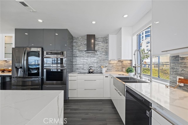 21 7th Place, Long Beach CA: https://media.crmls.org/medias/c87147db-51b9-4ea7-b862-6f4f4651d360.jpg