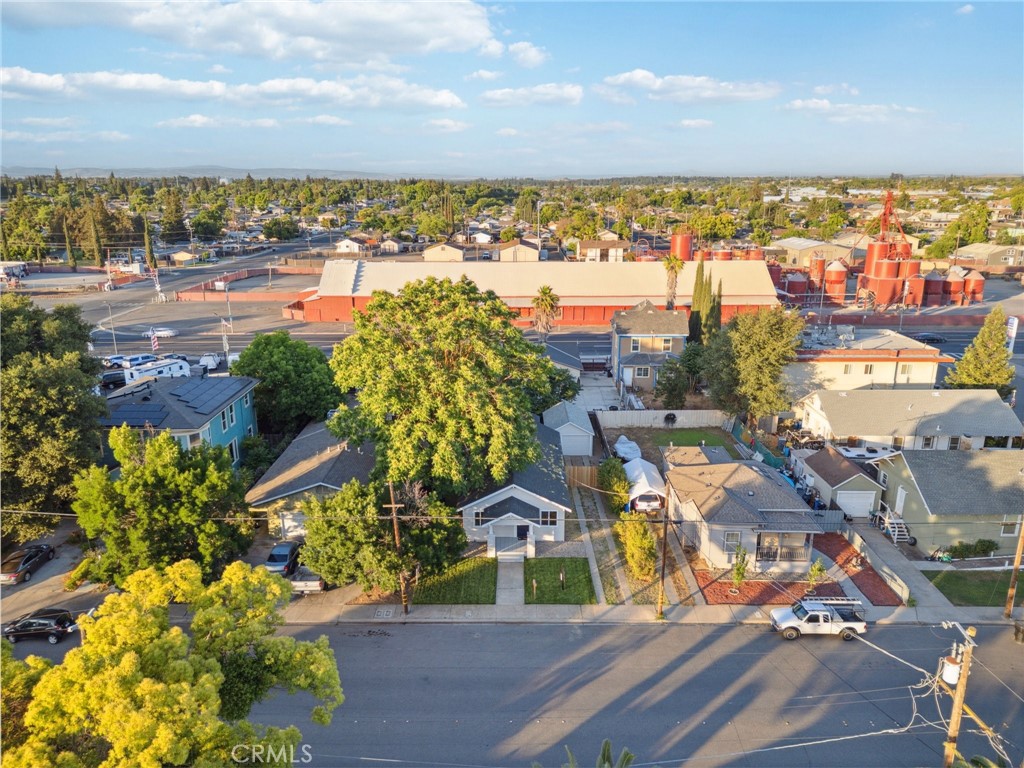 https://media.crmls.org/medias/c871b9ca-5b3f-4505-81ad-f0263dfd8518.jpg?preset=X-Large