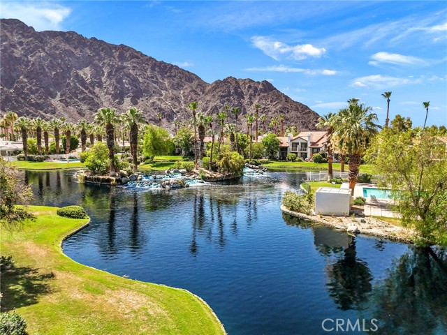 79822 Olympia Fields, La Quinta CA: https://media.crmls.org/medias/c87213f6-5ca9-4cf7-b3d6-5a03b47ed0d7.jpg