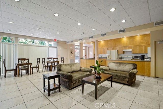 Detail Gallery Image 23 of 28 For 5325 Newcastle Ave #240,  Encino,  CA 91316 - 2 Beds | 2 Baths