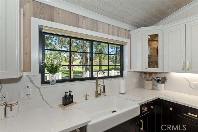 Detail Gallery Image 18 of 50 For 1053 Club View Dr, Big Bear Lake,  CA 92315 - 2 Beds | 2 Baths