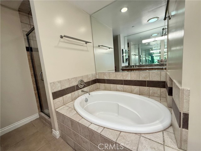 Detail Gallery Image 15 of 17 For 5241 Colodny Dr #403,  Agoura Hills,  CA 91301 - 3 Beds | 2/1 Baths