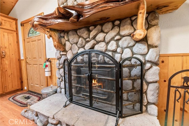 Detail Gallery Image 17 of 34 For 40356 Cliff Ln, Big Bear Lake,  CA 92315 - 2 Beds | 2 Baths