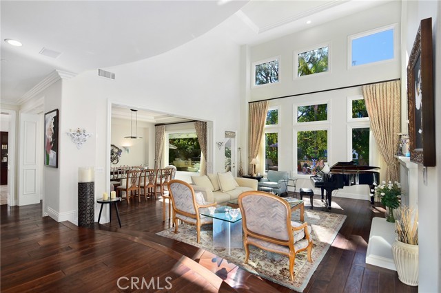 Detail Gallery Image 14 of 59 For 19134 Briarfield Way, Tarzana,  CA 91356 - 6 Beds | 7/1 Baths