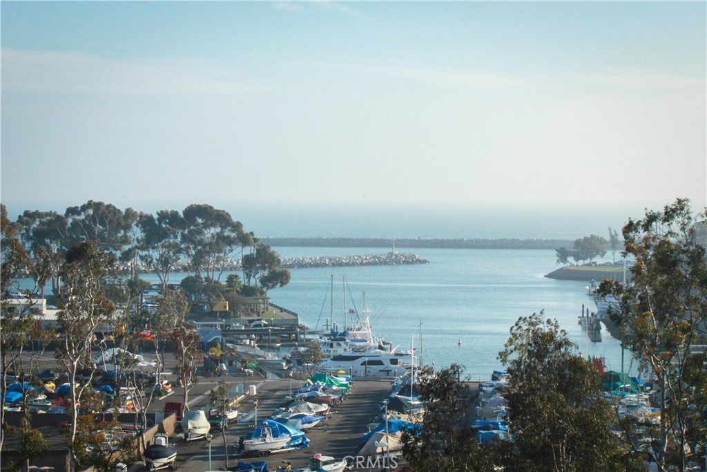 https://media.crmls.org/medias/c8757ea8-f4a1-4655-a62c-75c00e60e6bc.jpg?preset=X-Large