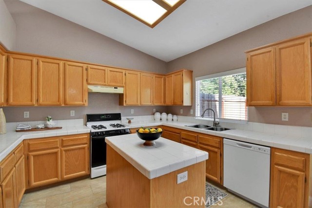 1882 Hunji Drive, Yuba City CA: https://media.crmls.org/medias/c876216b-a20e-4e9d-94b8-6ca557178dee.jpg