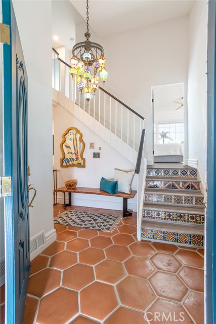 Detail Gallery Image 5 of 43 For 2718 N Wright St, Santa Ana,  CA 92705 - 4 Beds | 2/1 Baths