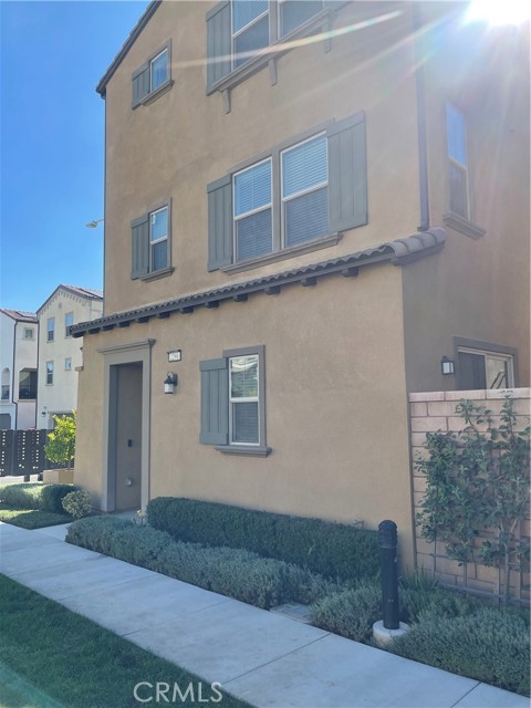 Detail Gallery Image 2 of 32 For 2291 Peach Ct, Upland,  CA 91786 - 3 Beds | 3/1 Baths