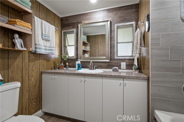 19817 Grand Avenue, Lake Elsinore CA: https://media.crmls.org/medias/c8777f25-dd36-49b3-a90f-c0b33d6f5519.jpg
