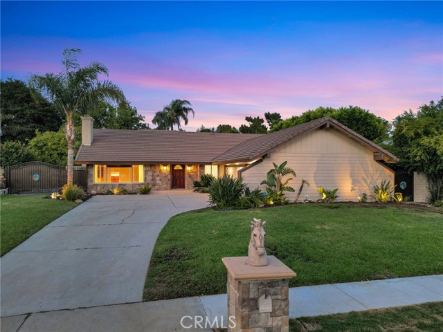 10938 Remmet Avenue, Chatsworth CA: https://media.crmls.org/medias/c87854ef-8e13-48e2-beef-e148f29e215a.jpg