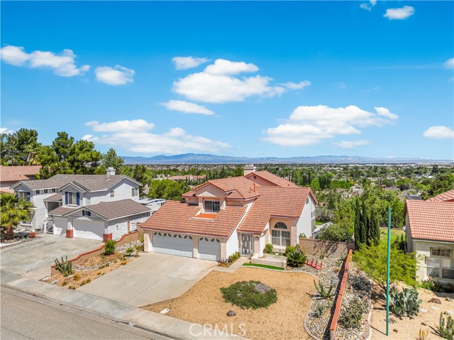 1215 Date Palm Drive, Palmdale CA: https://media.crmls.org/medias/c87881ff-ffd0-4ad5-bad9-2d7cdb7ee09c.jpg