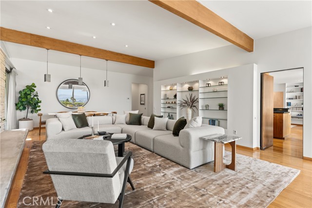 Detail Gallery Image 13 of 42 For 3511 Stonehill Pl, Sherman Oaks,  CA 91423 - 5 Beds | 3 Baths