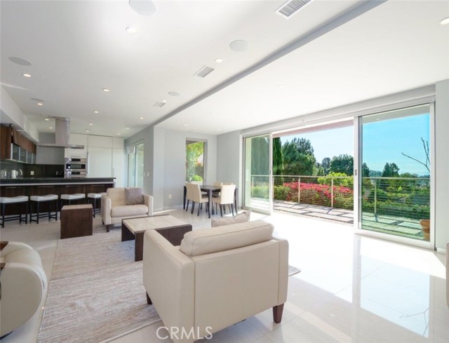 1356 Via Romero, Palos Verdes Estates CA: https://media.crmls.org/medias/c87a48f6-68c6-40e9-b0e4-84c441dda15a.jpg