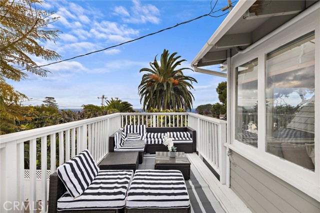 251 Viejo Street, Laguna Beach CA: https://media.crmls.org/medias/c87b7c46-147c-49f5-94bf-3b2ebe285f15.jpg