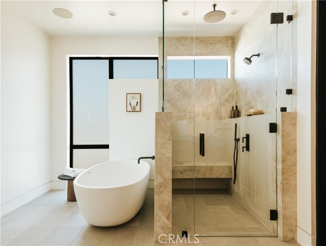 Detail Gallery Image 15 of 24 For 2321 Mesa Dr, Newport Beach,  CA 92660 - 5 Beds | 4/1 Baths