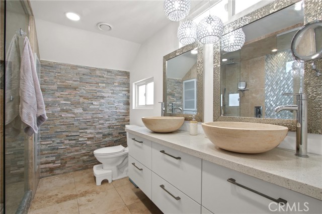 1107 Woodbury Drive, Harbor City CA: https://media.crmls.org/medias/c87d0264-c39f-473a-a53c-e7ef057bf51f.jpg