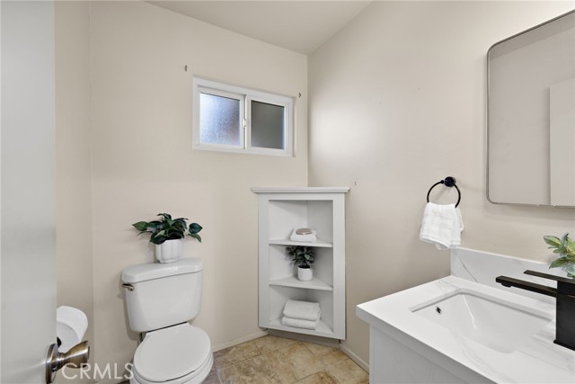 Detail Gallery Image 12 of 23 For 8292 Darsy, Huntington Beach,  CA 92647 - 4 Beds | 2/1 Baths