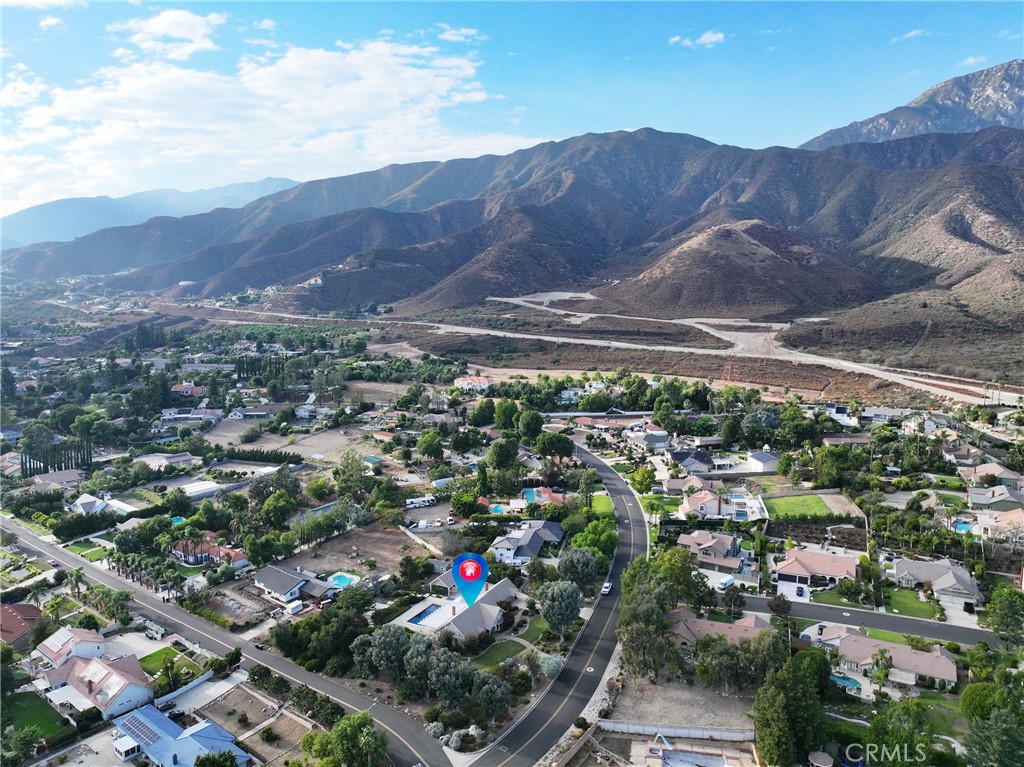 https://media.crmls.org/medias/c87dd4b7-78c0-48c9-b349-f432ee62077d.jpg?preset=X-Large