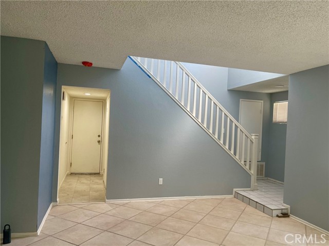 Detail Gallery Image 3 of 28 For 10850 Almond St, Adelanto,  CA 92301 - 3 Beds | 2/1 Baths