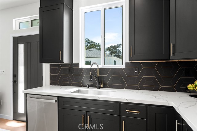 765 E Silva Street, Long Beach CA: https://media.crmls.org/medias/c87f6753-f149-4e5f-a958-e0824ec7d826.jpg