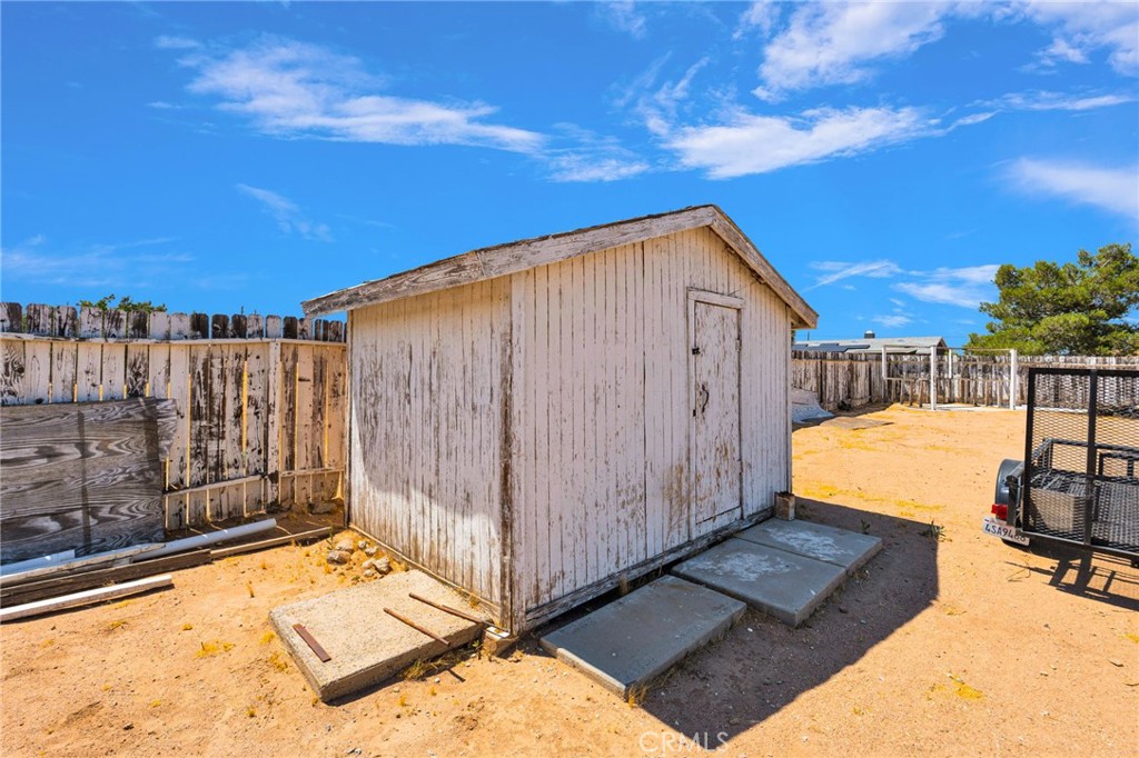 https://media.crmls.org/medias/c87fbd90-5a51-4b43-93c1-0c4f2144dbc4.jpg?preset=X-Large