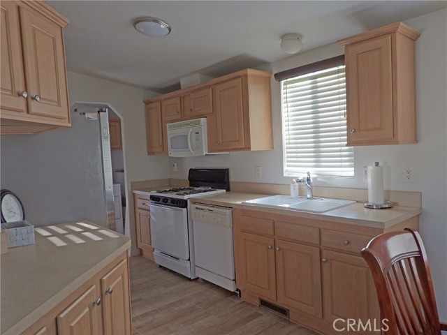 Detail Gallery Image 9 of 51 For 4 Oxford Way, Northridge,  CA 91324 - 2 Beds | 2 Baths