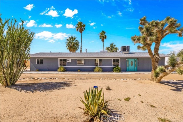 73028 Manana Drive, 29 Palms CA: https://media.crmls.org/medias/c8805e38-29c9-4270-8bda-e2817c3e9d6b.jpg