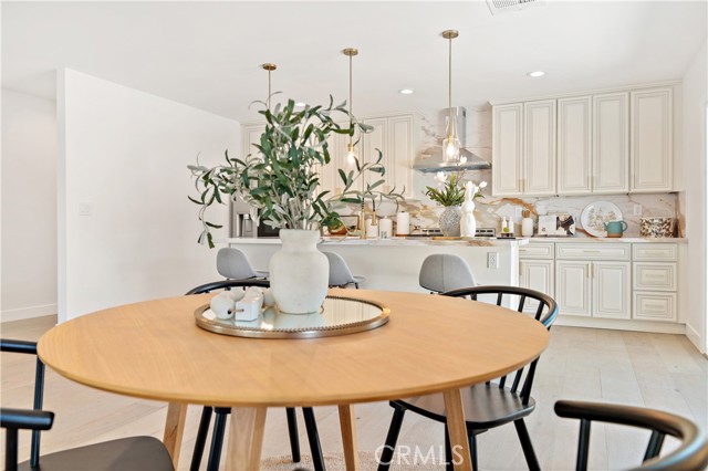 3991 Hubert Avenue, Los Angeles CA: https://media.crmls.org/medias/c88064f2-18cb-484c-8c24-36b945d08f78.jpg