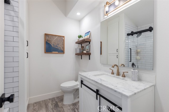 Detail Gallery Image 22 of 26 For 406 E Bay #H,  Newport Beach,  CA 92661 - 2 Beds | 2/1 Baths