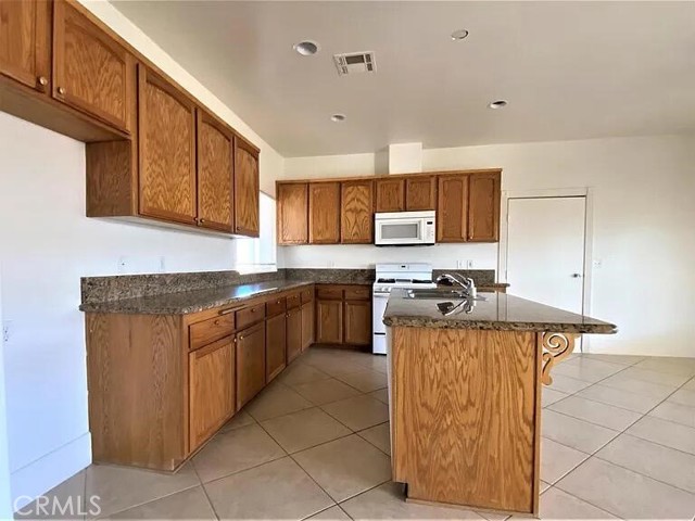 7666 Poppy Boulevard, California City CA: https://media.crmls.org/medias/c8816a96-add0-4357-903d-fc317eafd316.jpg