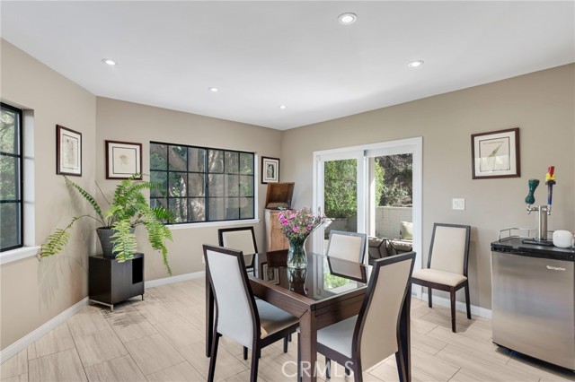 5187 Llano Drive, Woodland Hills CA: https://media.crmls.org/medias/c881853a-0140-4d47-b1ca-5d8703dea178.jpg