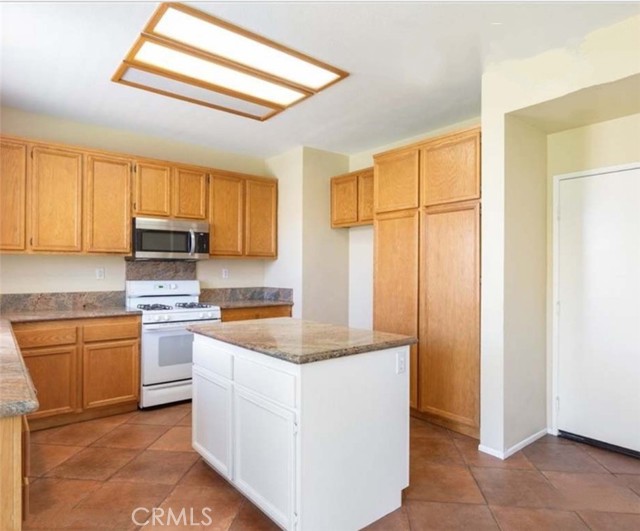 42135 Chestnut Drive, Temecula CA: https://media.crmls.org/medias/c8828f84-ba3b-475a-98d0-9a5566e1b041.jpg