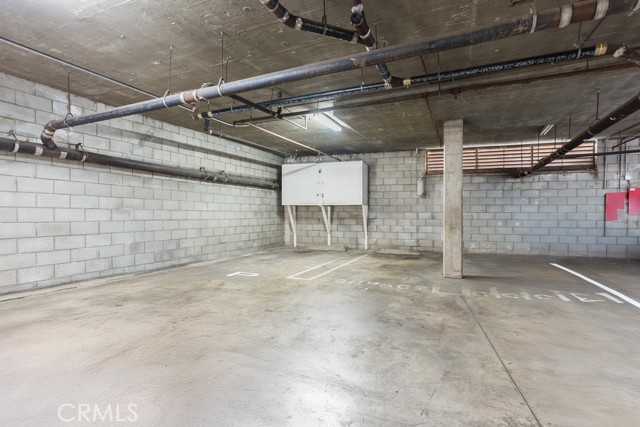 110 W Maple Street, Glendale CA: https://media.crmls.org/medias/c883b238-7ee5-45f3-a7a9-901b39e52011.jpg