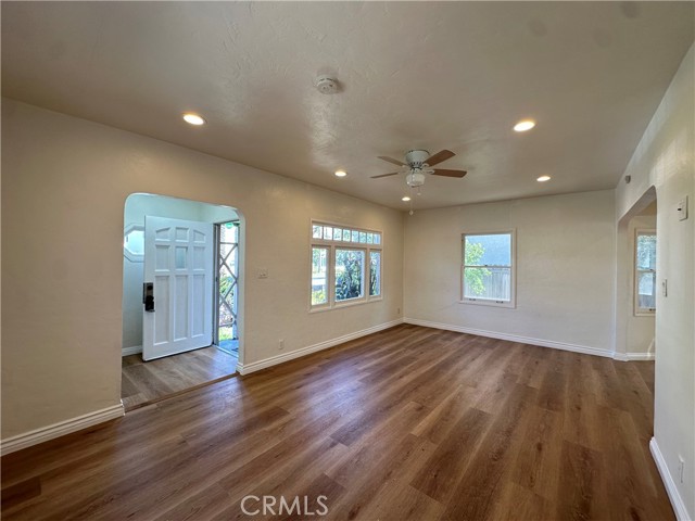 408 8th Street, Huntington Beach CA: https://media.crmls.org/medias/c884520b-5939-4569-9dda-ddf6750bbc5a.jpg