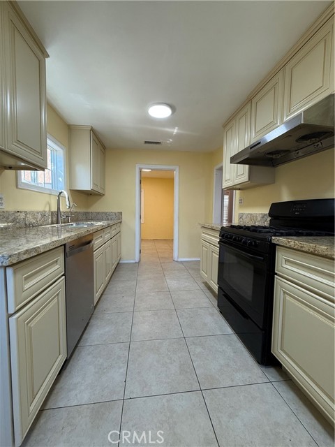 1113 N Avenue 50, Los Angeles CA: https://media.crmls.org/medias/c884b305-e77d-4e3a-b5e1-0fd0ea818f38.jpg