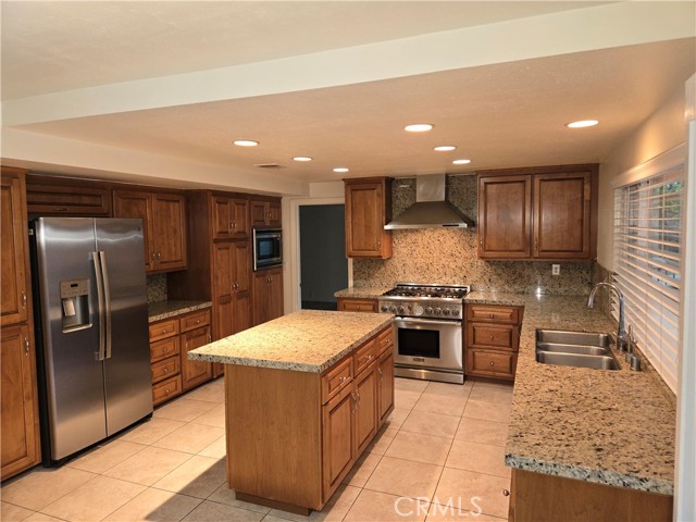 Detail Gallery Image 7 of 15 For 4310 Tamoshanter Ln, Tarzana,  CA 91356 - 5 Beds | 3 Baths