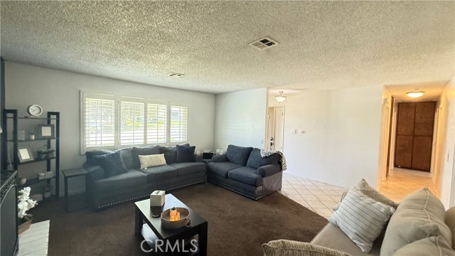 35405 Date Avenue, Yucaipa CA: https://media.crmls.org/medias/c88549dd-4e9e-4e02-92f6-906848357c86.jpg
