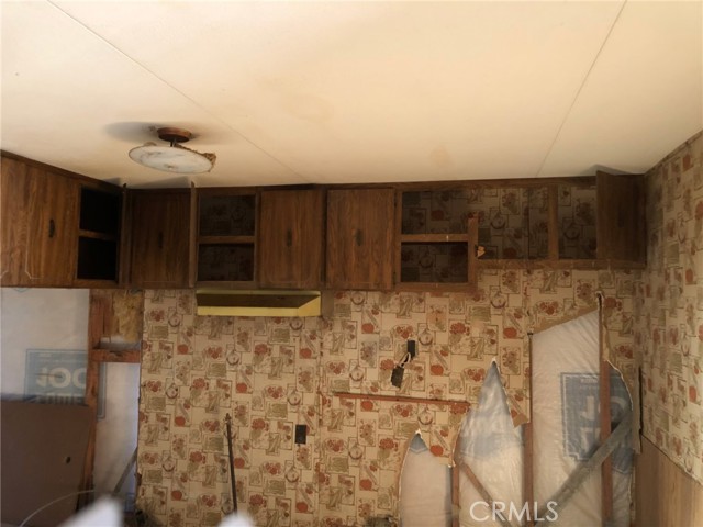 Detail Gallery Image 6 of 11 For 37023 Rabbit Springs Rd, Lucerne Valley,  CA 92356 - 2 Beds | 1 Baths