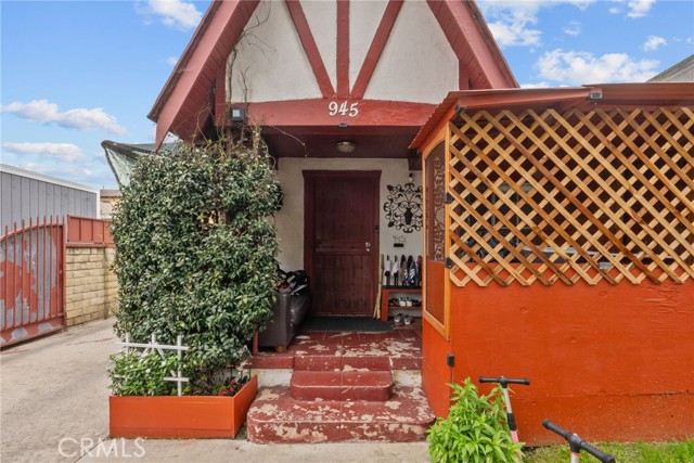 Detail Gallery Image 4 of 40 For 943 W 65th St, Los Angeles,  CA 90044 - 7 Beds | 4 Baths