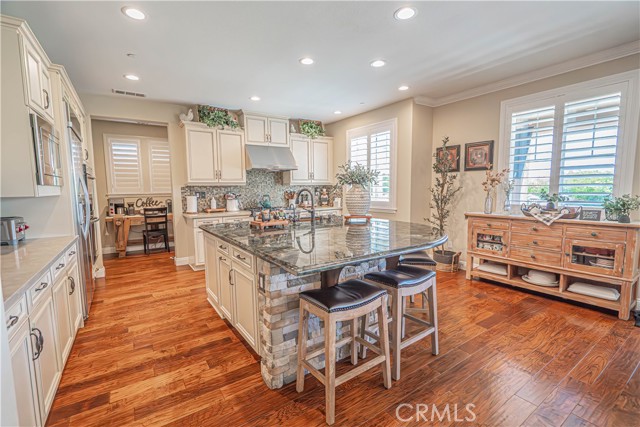 22348 Driftwood Court, Saugus CA: https://media.crmls.org/medias/c8867d79-670c-4ef9-90ec-5e2c32ad0f20.jpg