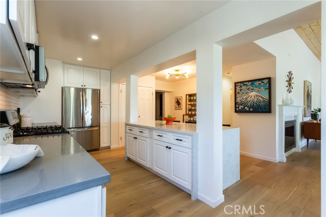 22253 Del Valle Street, Woodland Hills CA: https://media.crmls.org/medias/c8872f2b-052d-4536-8fab-adf3e530eb9f.jpg