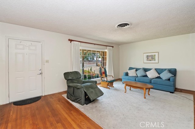 Detail Gallery Image 12 of 26 For 17043 Randall Ave, Fontana,  CA 92335 - 3 Beds | 2 Baths