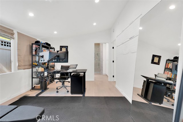 2712 N Beverly Glen Boulevard, Los Angeles CA: https://media.crmls.org/medias/c8880134-9027-4eb1-9309-267d969c5f79.jpg