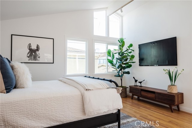 400 7th Street, Manhattan Beach, California 90266, 4 Bedrooms Bedrooms, ,1 BathroomBathrooms,Residential,Sold,7th,SB21205031