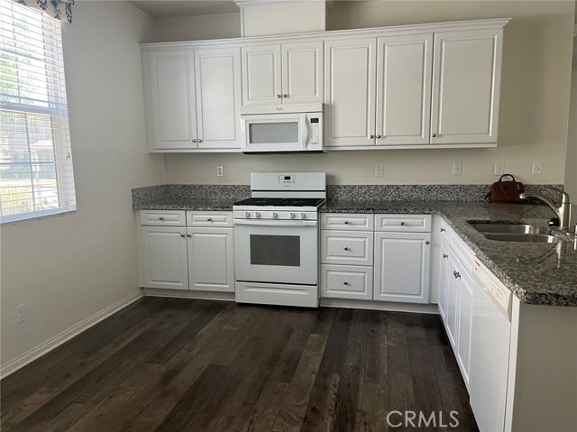 Detail Gallery Image 10 of 20 For 13084 Irisbend Ave, Corona,  CA 92880 - 3 Beds | 2/1 Baths