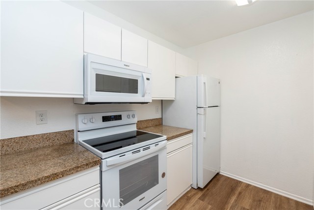 Detail Gallery Image 6 of 29 For 1265 Kendall Dr #713,  San Bernardino,  CA 92407 - 2 Beds | 1 Baths