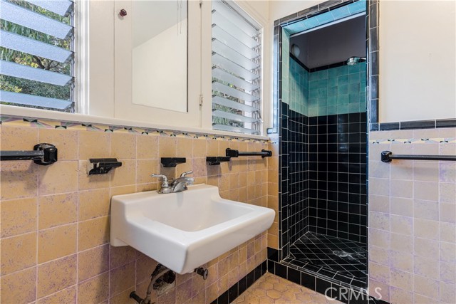 718 Cypress Street photo 23
