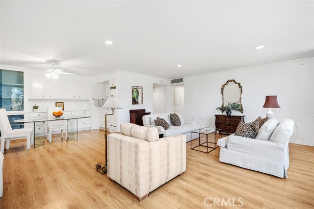 Detail Gallery Image 9 of 46 For 24055 Paseo Del Lago #152,  Laguna Woods,  CA 92637 - 2 Beds | 2 Baths