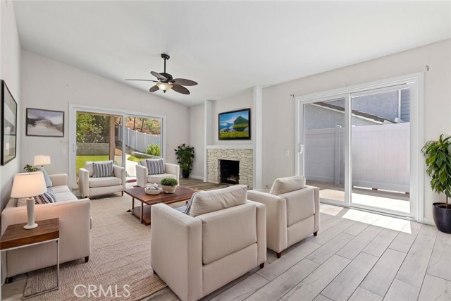 Detail Gallery Image 3 of 23 For 3862 Ravenswood Dr, Yorba Linda,  CA 92886 - 3 Beds | 2 Baths